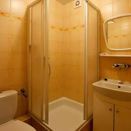 Pokoje W Jaszczurowce Homestay *